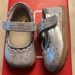 See Kai Run, JaneII silver, size 4